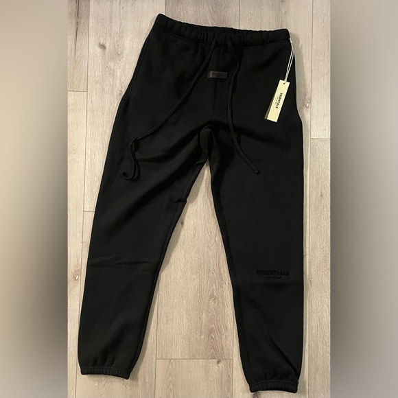 NEW🔥 Full Sweatsuit - Fear of God Essentials -
STRETCH LIMO BLACK -(Size L)- FOG - Picture 4 of 4